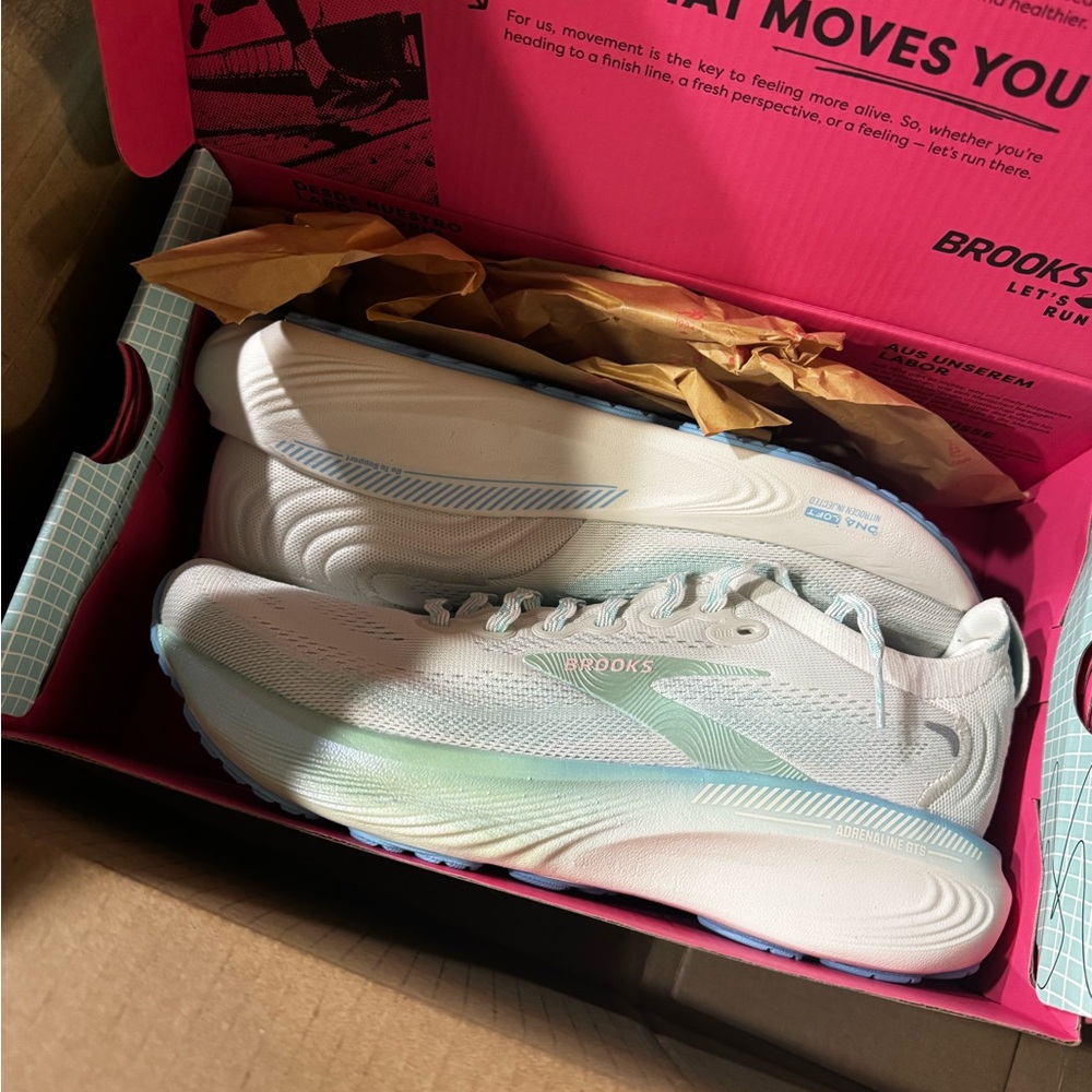 Brooks Women's White and Blue Athletic Shoes